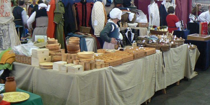 Annie the Pedlar - Market